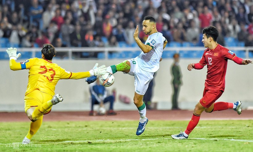 Đội tuyển Việt Nam (áo sẫm) thua Iraq 0-1 tại sân Mỹ Đình trong trận lượt đi vòng loại thứ 2 World Cup 2026 khu vực châu Á. Ảnh: INT.