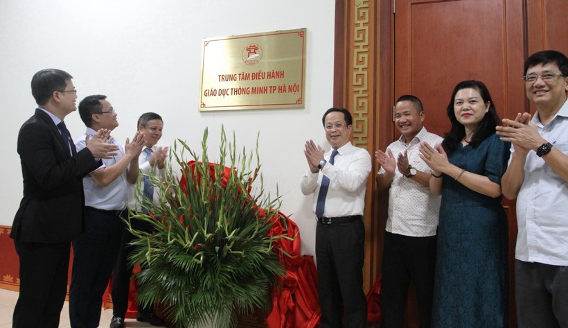 Sở GD&ĐT Hà Nội khánh thành Trung tâm Điều hành giáo dục thông minh. Ảnh: Vân Anh