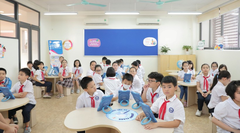 Học sinh Trường Tiểu học Chu Văn An (Tây Hồ, Hà Nội) học trong lớp học thông minh. Ảnh: Vân Anh