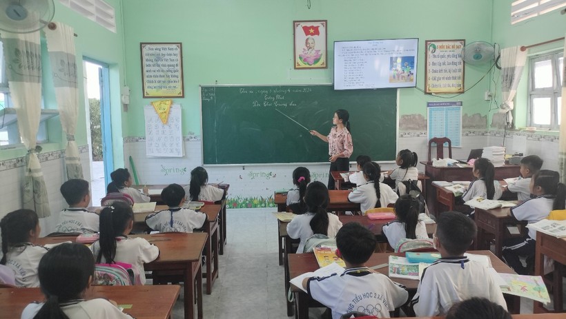 Trường Tiểu học 2 xã Viên An, huyện Ngọc Hiển đang thiếu nhiều giáo viên. Ảnh TG