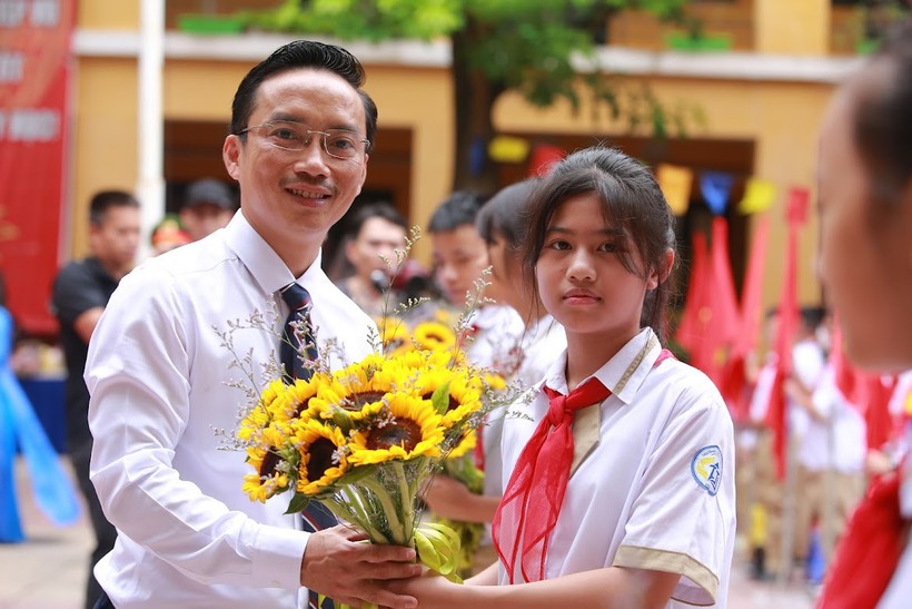 Thầy Nguyễn Cao Cường - Hiệu trưởng Trường THCS Thái Thịnh (Đống Đa, Hà Nội). Ảnh: TG