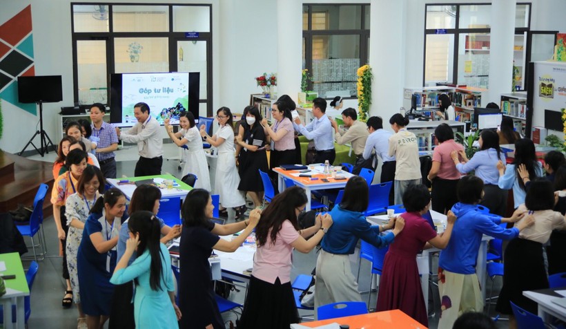 Khoa Sinh - Môi trường, Trường Đại học Sư phạm, Đại học Đà Nẵng tổ chức tập huấn nhằm hỗ trợ giáo viên trong giáo dục thiên nhiên tại TP Đà Nẵng. Ảnh: NTCC
