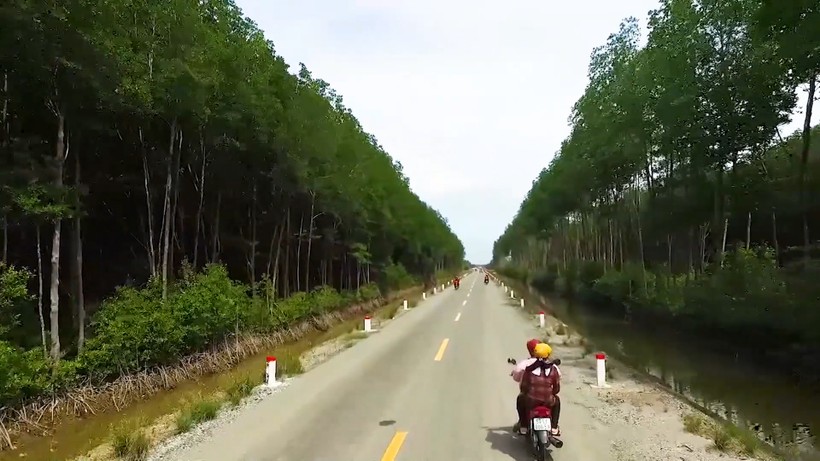 Đường Hồ Chí Minh nối Quốc lộ 1 về tận Khu du lịch Đất Mũi, huyện Ngọc Hiển.