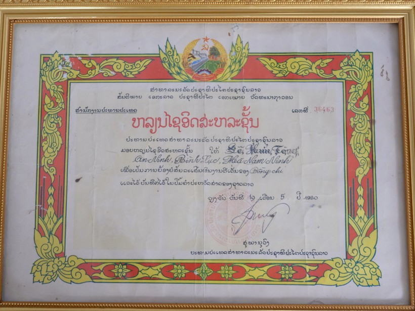 Huân chương Tự do do Chủ tịch nước CHDCND Lào trao tặng cho ông Lê Hữu Tòng.