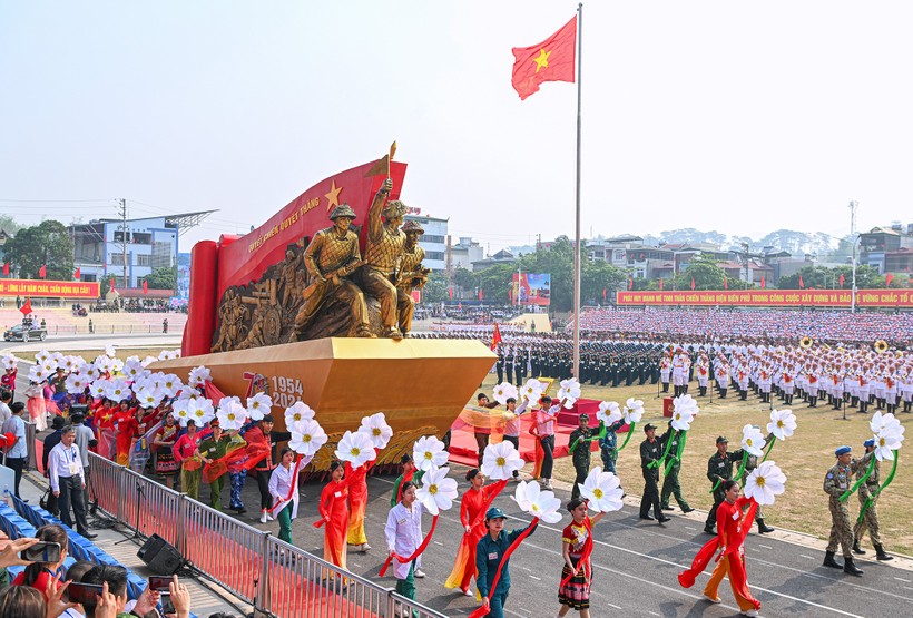 Lễ diễu binh, diễu hành là điểm nhấn của Lễ kỷ niệm 70 năm Chiến thắng Điện Biên Phủ. Ảnh: ITN