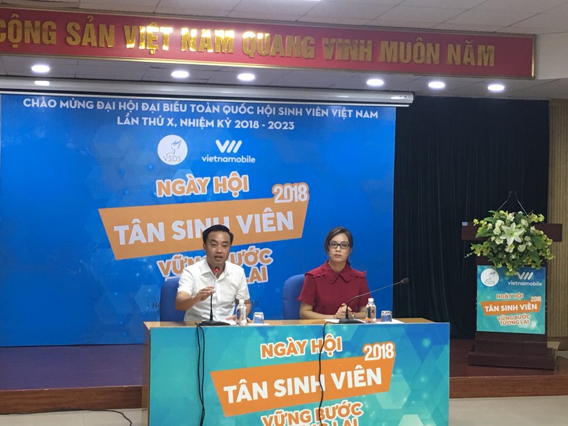 Ông Nguyễn Thiên Tú - Giám đốc VSDS và bà Nguyễn Hiền Phương - Phó Tổng Giám đốc Vietnamobile cùng chủ trì buổi họp