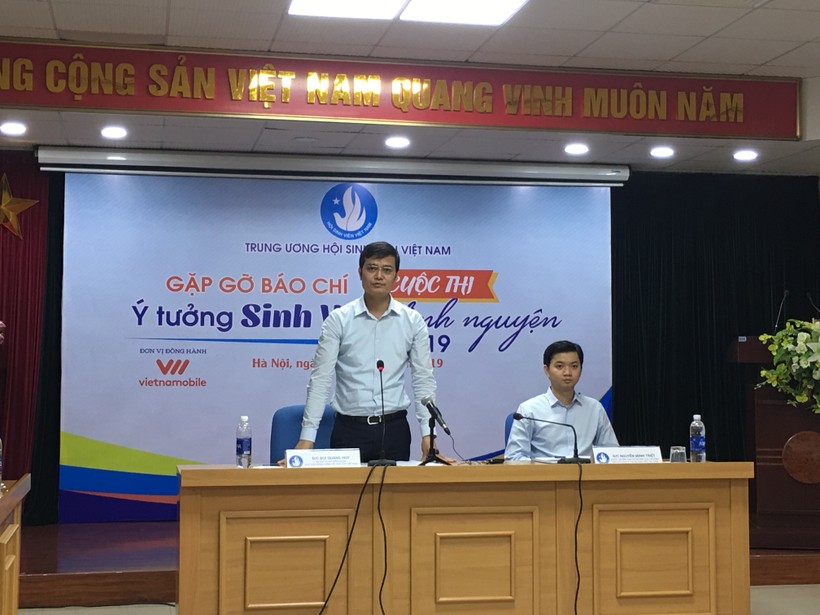 Đồng chí Bùi Quang Huy, Bí thư Ban chấp hành Trung ương Đoàn, Chủ tịch Hội sinh viên Việt Nam phát biểu tại cuộc họp báo
