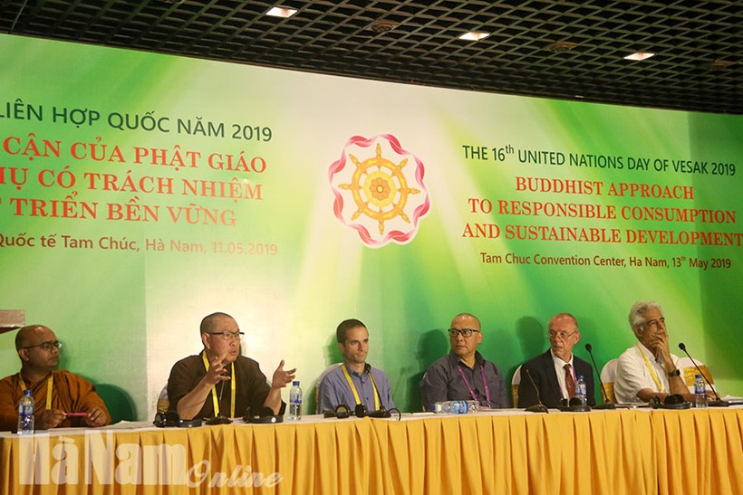 Các đại biểu dự Hội thảo Khoa học Quốc tế Phật giáo 