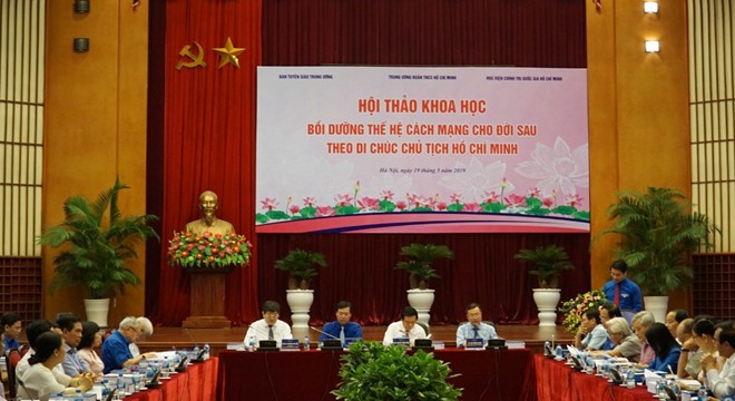  Bồi dưỡng thế hệ cách mạng cho đời sau theo Di chúc Chủ tịch Hồ Chí Minh