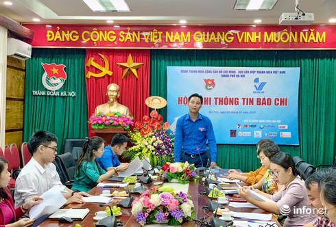 Đồng chí Nguyễn Đức Tiến - Phó Bí Thư Thành Đoàn Hà Nội phát biểu tại Hội nghị.