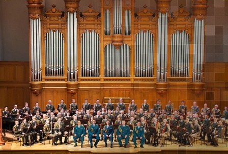 Đội ngũ nhạc công hùng hậu của Lực lượng Vệ binh Quốc gia Liên bang Nga trước buổi biểu diễn.