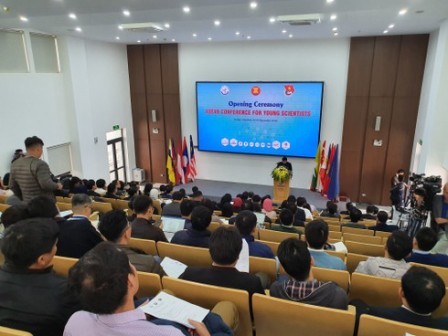 Hội nghị các nhà khoa học trẻ ASEAN 2019 với chủ đề “Khoa học, công nghệ và đổi mới cho Cộng đồng ASEAN bền vững” .
