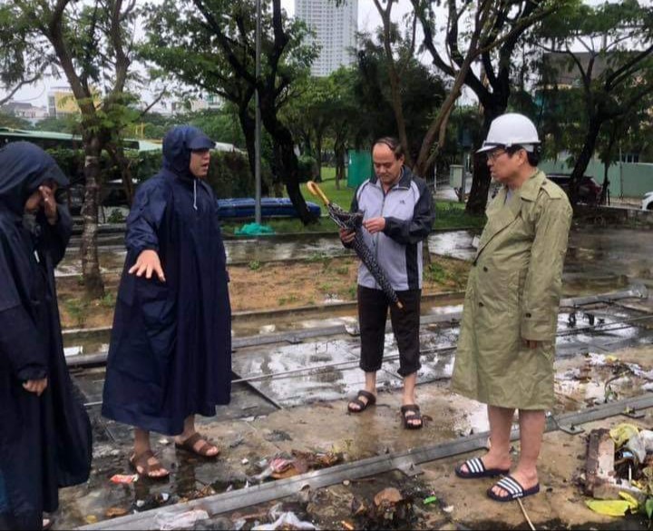 Ông Huỳnh Đức Thơ – Chủ tịch UBND TP Đà Nẵng kiểm tra tình hình hoạt động của trạm bơm Thuận Phước.