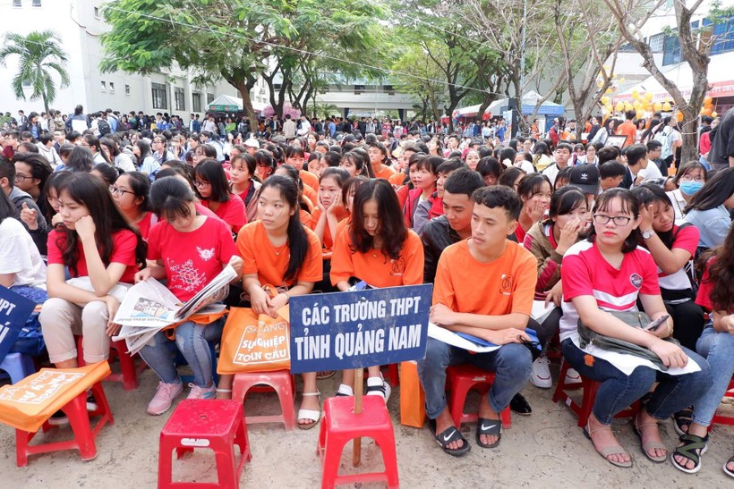 Chương trình tư vấn tuyển sinh – hướng nghiệp 2019 thu hút sự tham gia của khoảng 5.000 HS các trường THPT của Đà Nẵng và Quảng Nam.