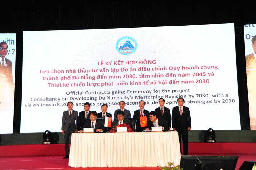 Lễ ký kết Hợp đồng lựa chọn nhà thầu tư vấn lập Đồ án điều chỉnh Quy hoạch chung thành phố Đà Nẵng tại chương trình Tọa đàm mùa xuân