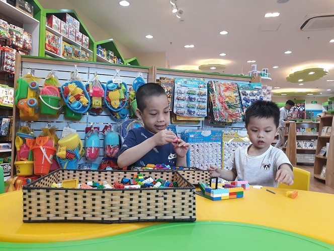 Fahasa Đà Nẵng xây dựng thêm góc vui chơi ở gian hàng đồ chơi trẻ em.