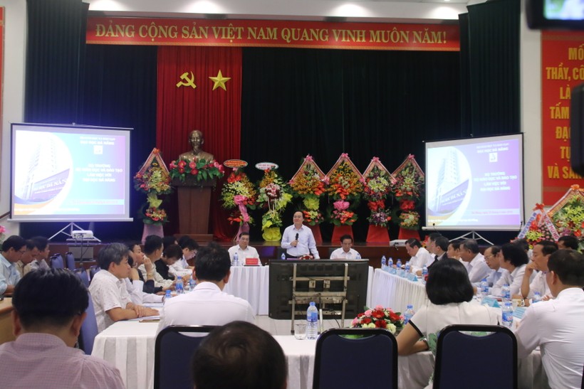 Bộ trưởng Bộ GD&ĐT Phùng Xuân Nhạ làm việc với lãnh đạo ĐH Đà Nẵng