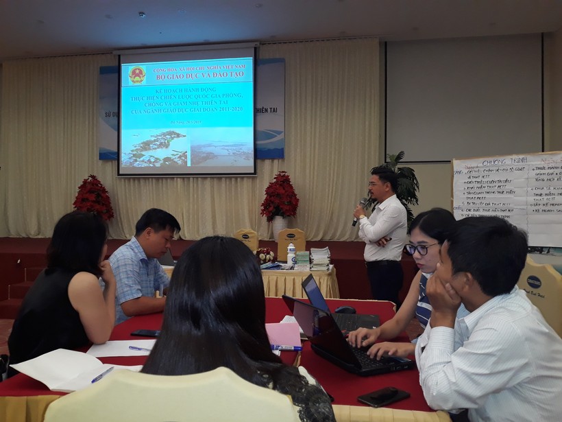 Các đại biểu tới từ Thanh Hóa đến Bình Thuận cùng thảo luận và chia sẻ kinh nghiệm xây dựng trường học an toàn, phòng chống thiên tai