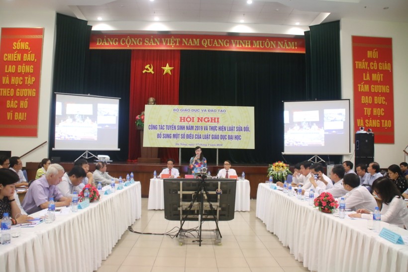 TS Nguyễn Thị Kim Phụng  - Vụ trưởng Vụ Đại học phát biểu tại điểm cầu Đà Nẵng