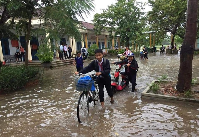 Nhiều trường học ở Quảng Nam bị ngập nước do ảnh hưởng bởi các cơn bão số 5 - 6 và áp thấp nhiệt đới. Ảnh minh họa.