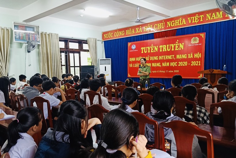 Các trường học ở Đà Nẵng đều có hoạt động ngoại khóa hướng dẫn HS cách sử dụng internet, mạng xã hội...