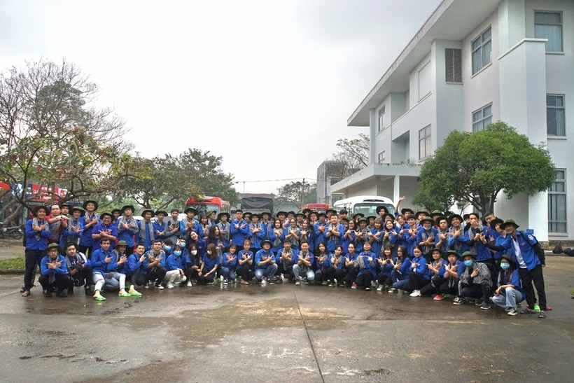 SV tình nguyện trường ĐH Bách khoa, ĐH Đà Nẵng thực hiện chương trình Xuân yêu thương 2021.