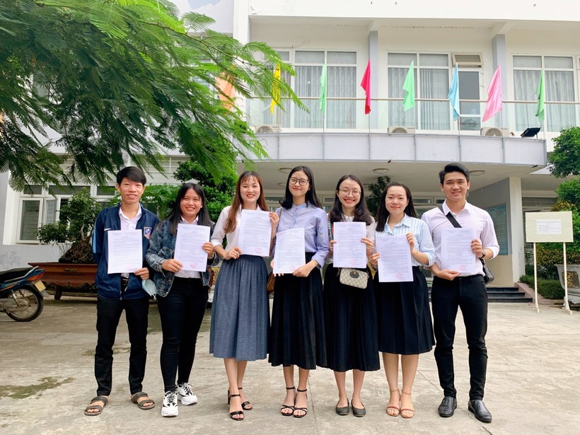 Các GV trường THPT Chuyên Nguyễn Bỉnh Khiêm (Quảng Nam) được tuyển dụng trong năm 2020 theo Nghị định 140 của Chính phủ. 