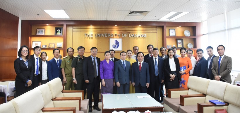 Phái đoàn Đại sứ nước CHDCND Lào tại Việt Nam thăm và làm việc với ĐH Đà Nẵng