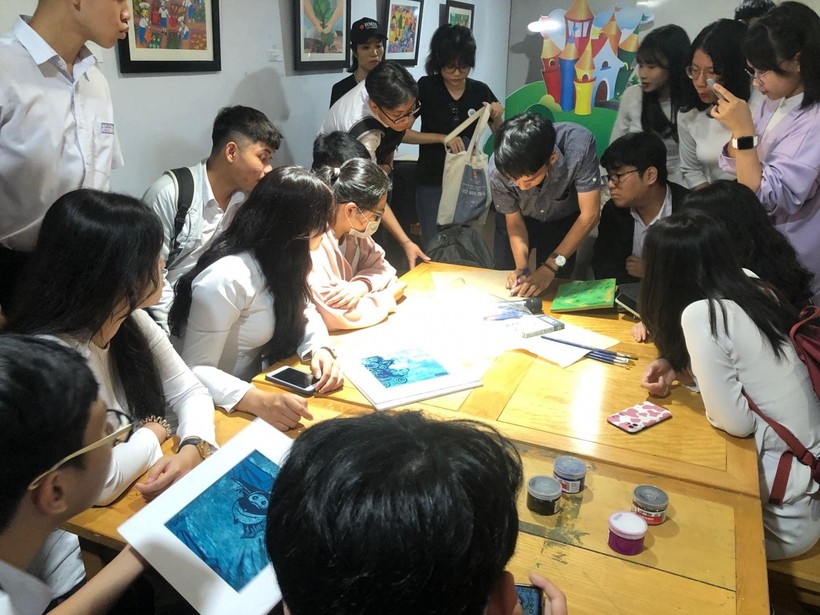 Học sinh Trường THPT Trần Phú (Đà Nẵng) hoạt động ngoại khóa.