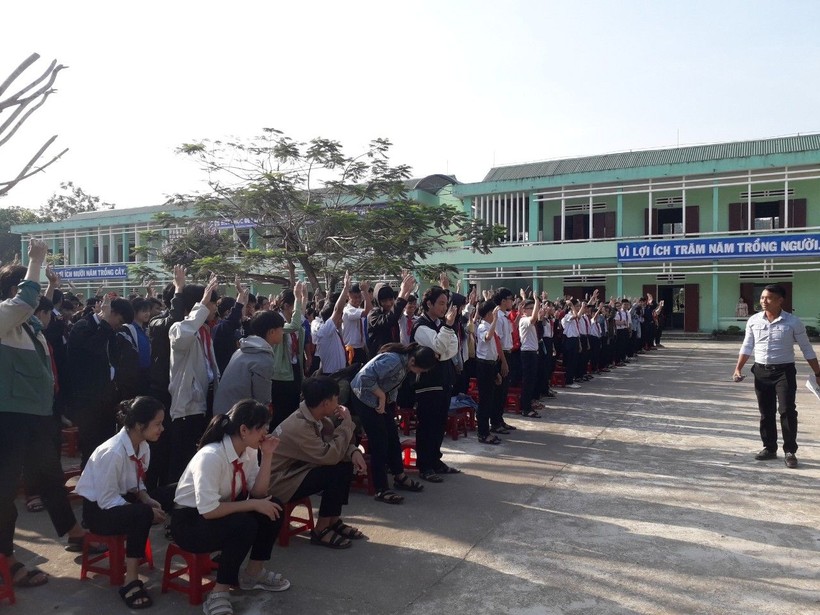 Học sinh Trường THCS Nguyễn Du (Bắc Trà My, Quảng Nam) tham gia hoạt động ngoại khóa.