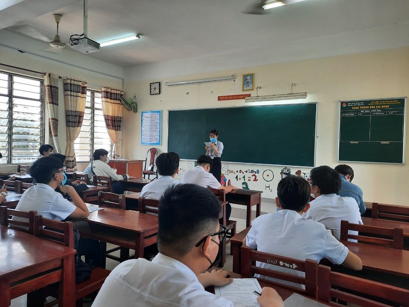 Thí sinh dự thi kỳ thi vào lớp 10 THPT công lập ở Đà Nẵng nghe phổ biến quy chế thi 
