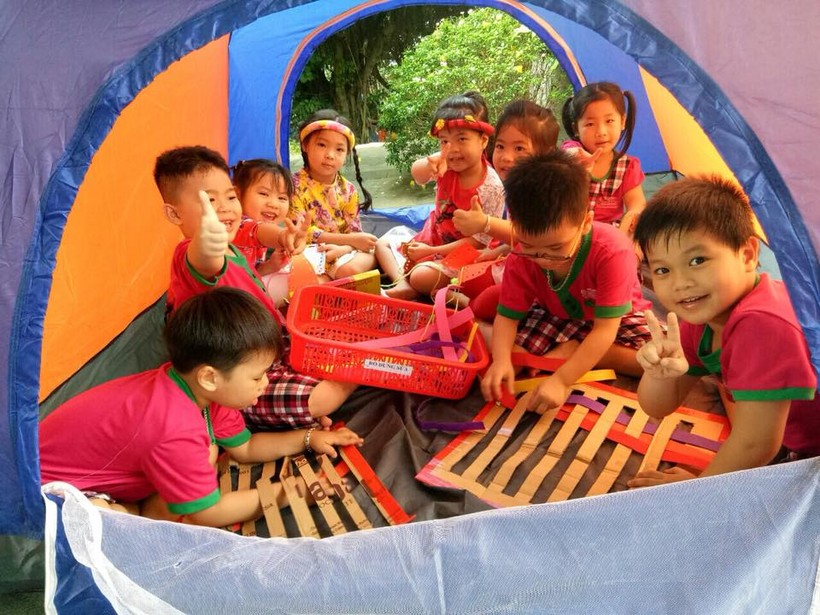 Trường Mầm non Sen Hồng (Quảng Ngãi) tổ chức hoạt động dã ngoại cho trẻ những ngày chưa có dịch.
