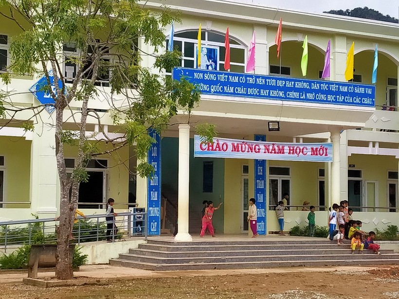 HS Trường Phổ thông dân tộc bán trú Tiểu học và THCS Phước Lộc (huyện Phước Sơn, Quảng Nam) đã đến trường đông đủ  trước ngày khai giảng.