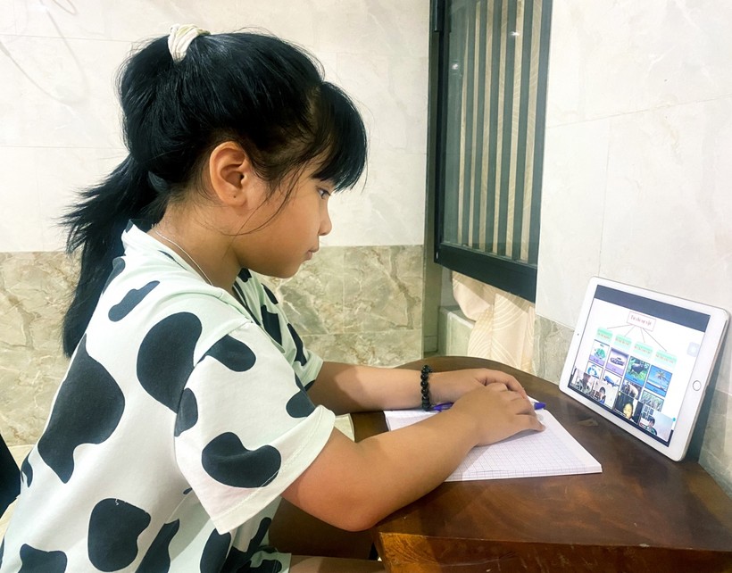 Học sinh Trường Tiểu học Ông Ích Khiêm (quận Hải Châu, TP Đà Nẵng) tham gia học trực tuyến 