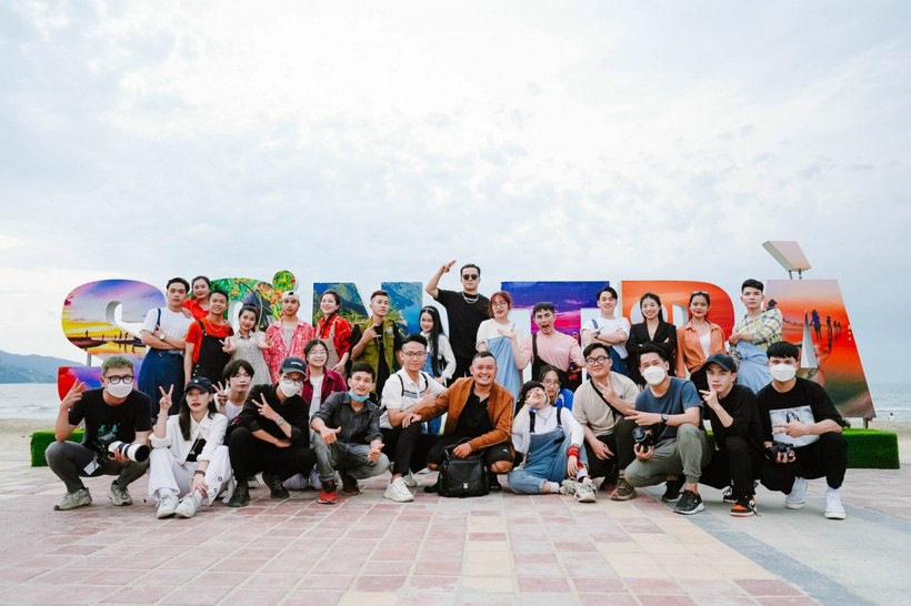 MV Chào Đà Nẵng được thực hiện bởi ekip là những nghệ sĩ trẻ