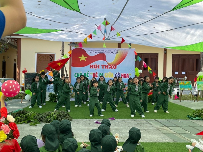 Trường Mầm non Ngọc Lan tổ chức Hội thao Bé đi giữa cờ hoa mừng kỷ niệm ngày Giải phóng hoàn toàn miền Nam, thống nhất đất nước