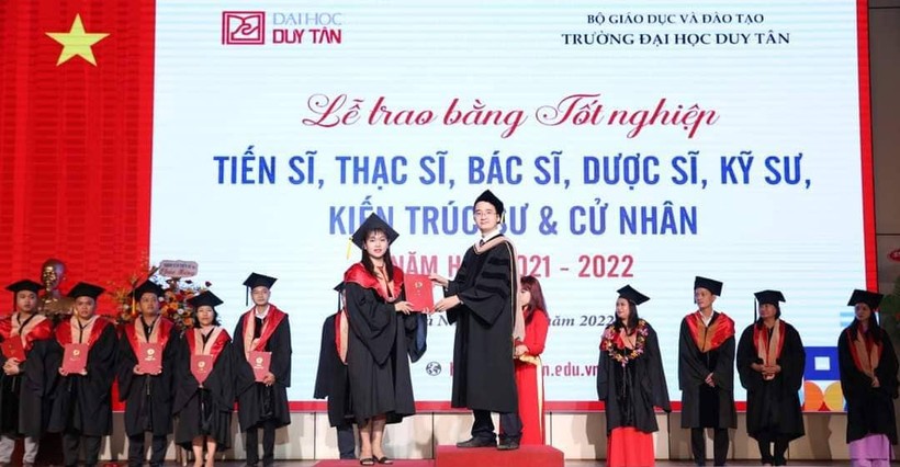 Trường Đại học Duy Tân trao bằng tốt nghiệp cho hàng nghìn sinh viên