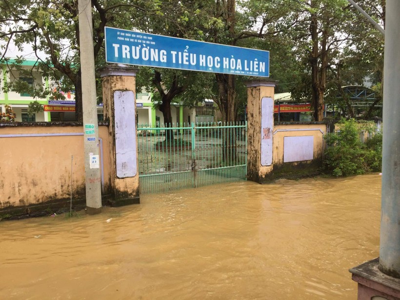 Cơ sở chính của Trường Tiểu học Hòa Liên 1 (Hòa Vang) bị ngập nước.