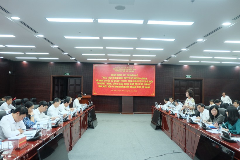 Đoàn đại biểu Quốc hội TP Đà Nẵng làm việc với UBND TP về giám sát chuyên đề liên quan đến đổi mới chương trình - sách giáo khoa trên địa bàn. (Ảnh: PV).
