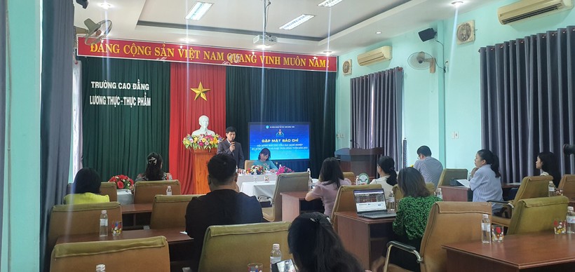 Ban tổ chức Hội giảng Nhà giáo giáo dục nghề nghiệp, Bộ NN&PTNN họp báo. 
