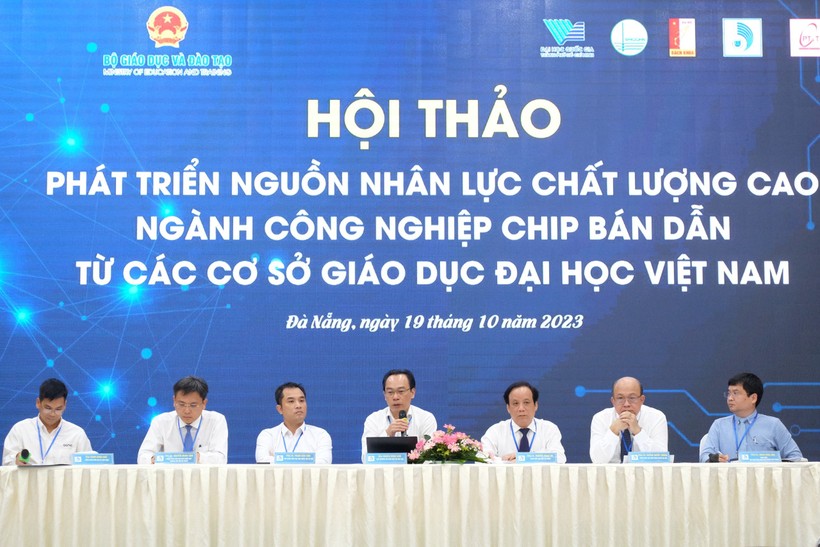 Thứ trưởng Hoàng Minh Sơn chủ trì thảo luận với các cơ sở đào tạo, doanh nghiệp về chính sách thúc đẩy nhân lực ngành công nghiệp chip bán dẫn. 