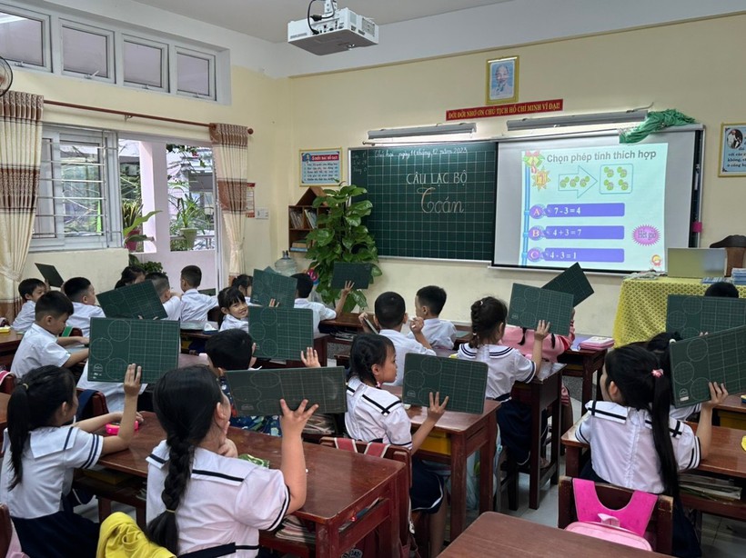 Học sinh lớp 1, Trường Tiểu học Lê Lai (quận Hải Châu, TP Đà Nẵng) sinh hoạt CLB Toán học. 