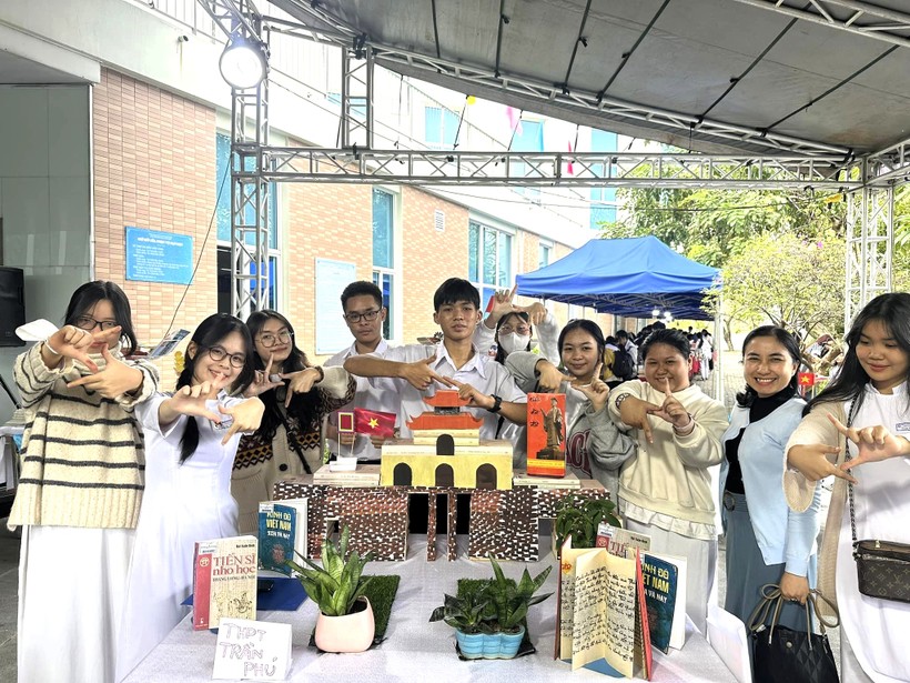 Học sinh Trường THPT Trần Phú (Đà Nẵng) tham gia "Ngày hội Văn hóa đọc Đà Nẵng năm 2023 lần thứ 2" do Thành Đoàn tổ chức. 