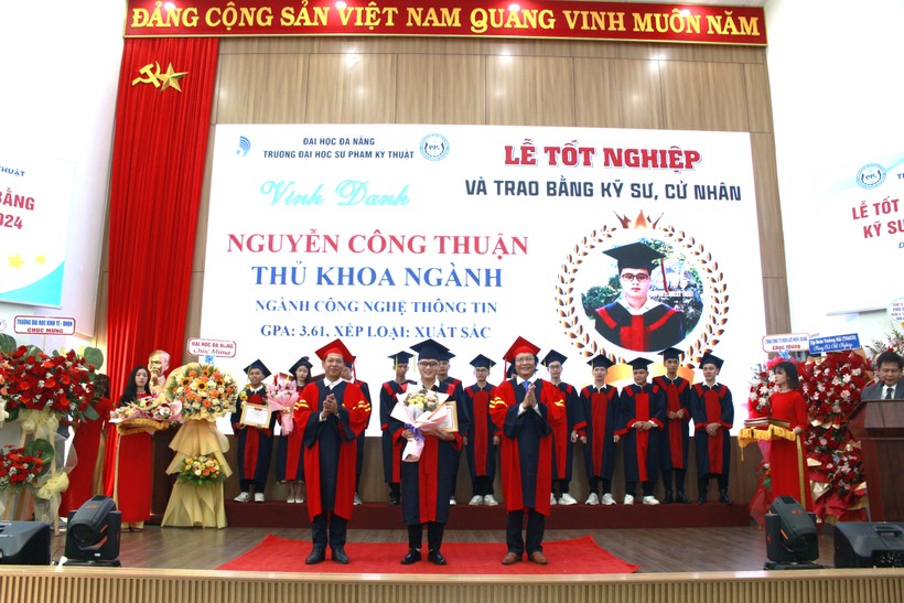 Lễ trao bằng tốt nghiệp của Trường ĐH Sư phạm Kỹ thuật, ĐH Đà Nẵng năm 2024. 