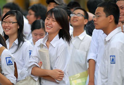 Giáo dục bắt buộc ở Việt Nam và trên thế giới