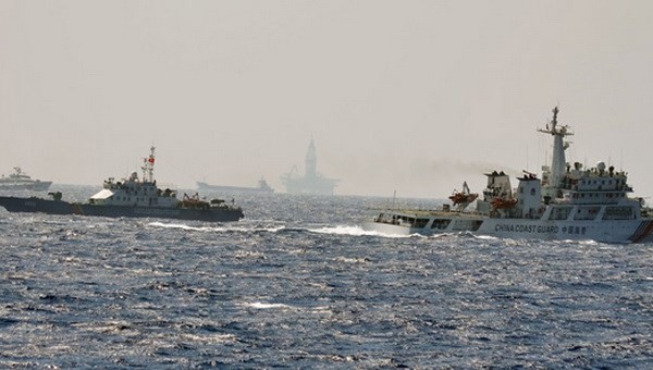 Tàu Hải cảnh Trung Quốc truy cản tàu CSB 4032 của Việt Nam, không cho tiếp cận giàn khoa Hải Dương 981. (Nguồn: Cảnh sát biển Việt Nam)