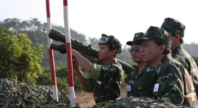 Phân đội tên lửa Igla bộ đội phòng không Việt Nam diễn tập bắn đạn thật