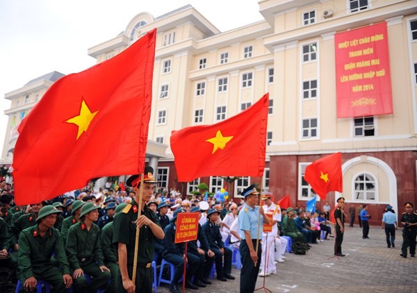 Hàng nghìn thanh niên Hà Nội nhập ngũ quân đội