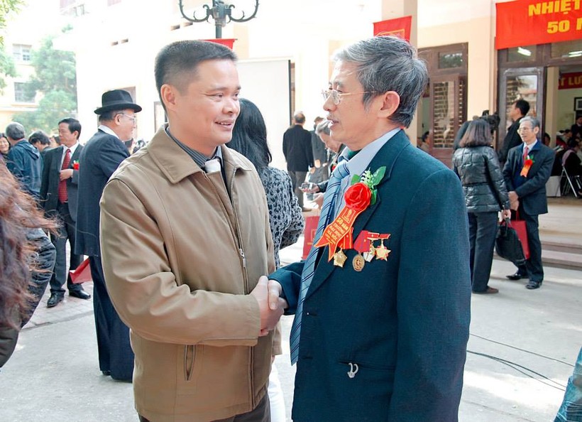 Phó chủ tịch tỉnh Nam Định Bạch Ngọc Chiến (trái)