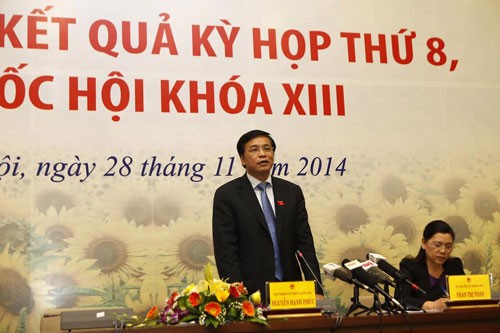 Chủ nhiệm Văn phòng Quốc hội Nguyễn Hạnh Phúc trả lời câu hỏi của báo chí (Ảnh: Quang Trung)
